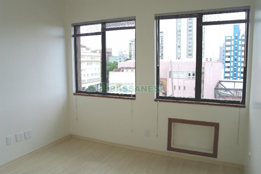 Sala com 60m², no bairro Centro em Caxias do Sul para Alugar