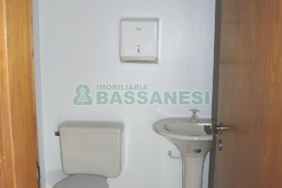 Sala com 60m², no bairro Centro em Caxias do Sul para Alugar