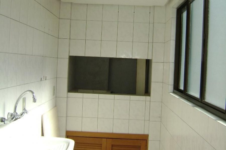 Apartamento com 60m², 3 dormitórios, 1 vaga, no bairro São Pelegrino em Caxias do Sul para Alugar