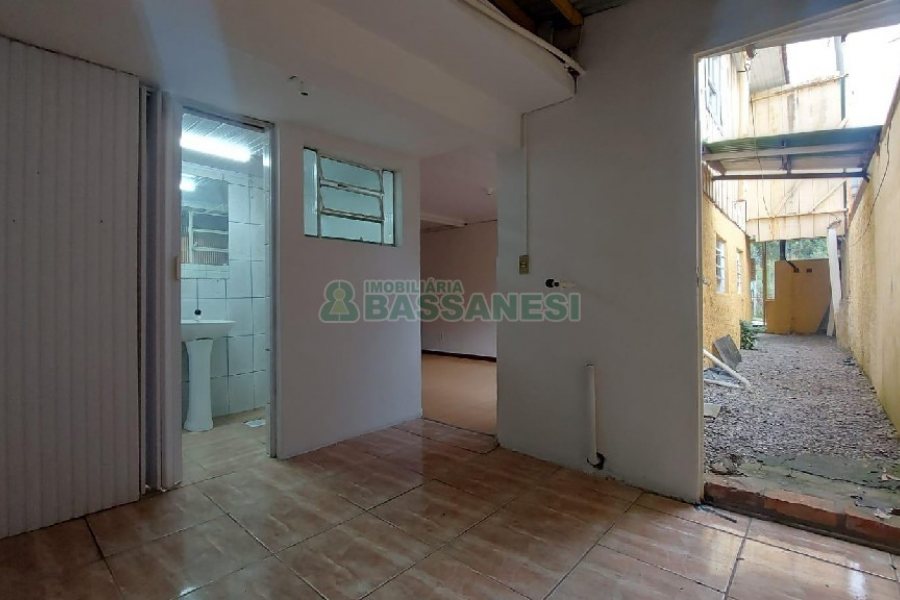 Casa com 50m², 1 dormitório, no bairro Sagrada Família em Caxias do Sul para Alugar
