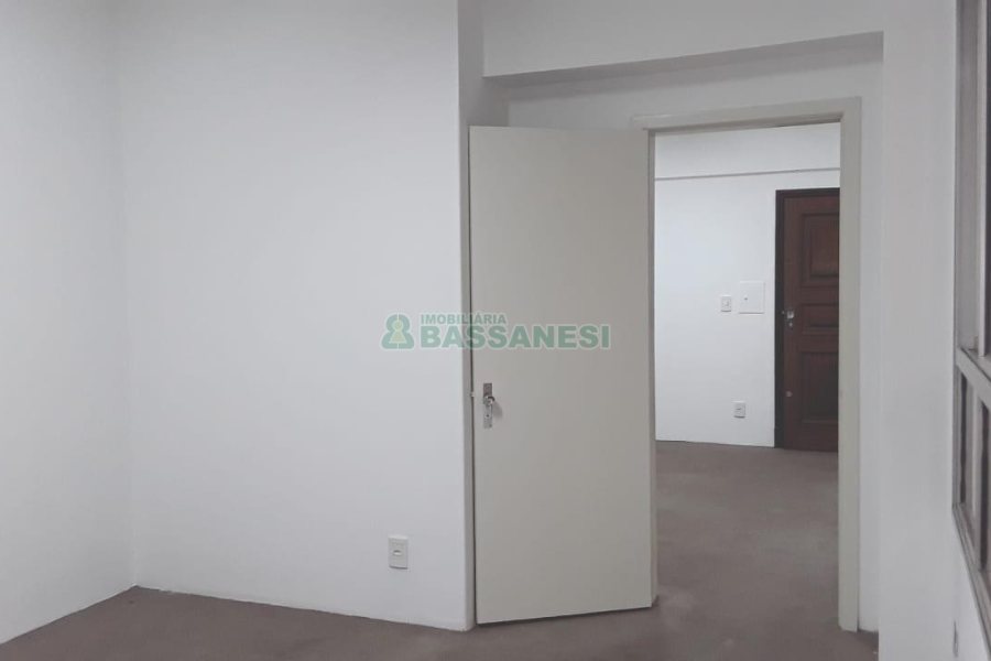 Sala com 41m², no bairro Centro em Caxias do Sul para Alugar