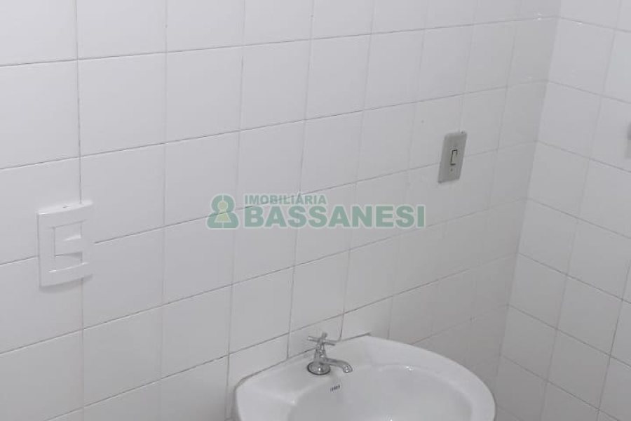Sala com 41m², no bairro Centro em Caxias do Sul para Alugar