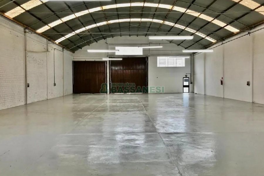 Pavilhão com 744m², no bairro São Ciro em Caxias do Sul para Alugar