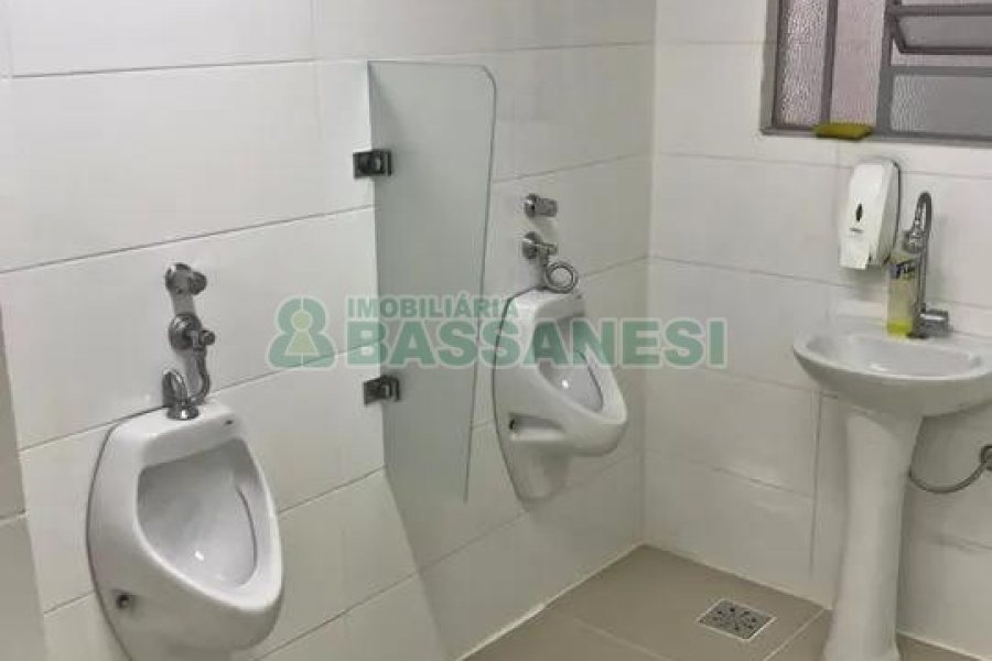 Pavilhão com 744m², no bairro São Ciro em Caxias do Sul para Alugar
