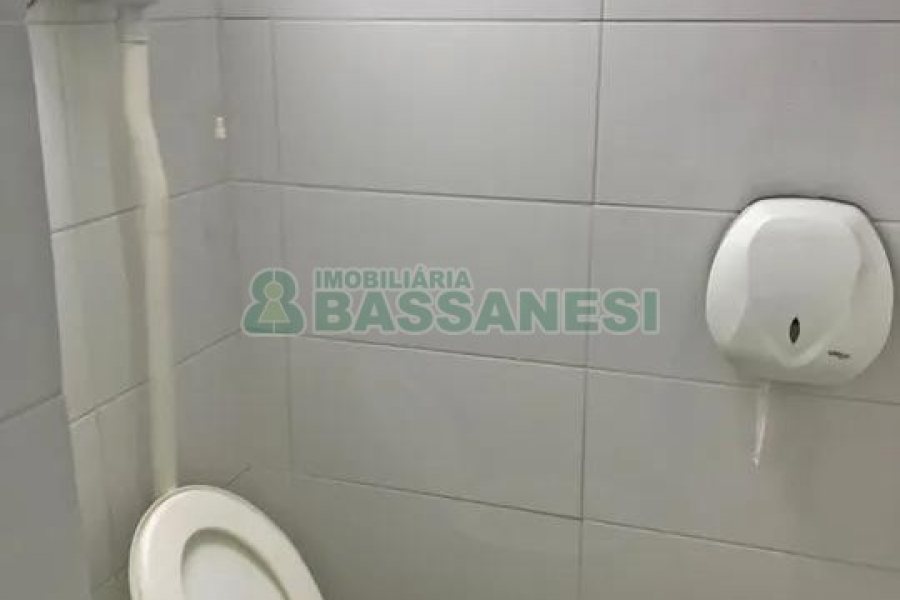Pavilhão com 744m², no bairro São Ciro em Caxias do Sul para Alugar