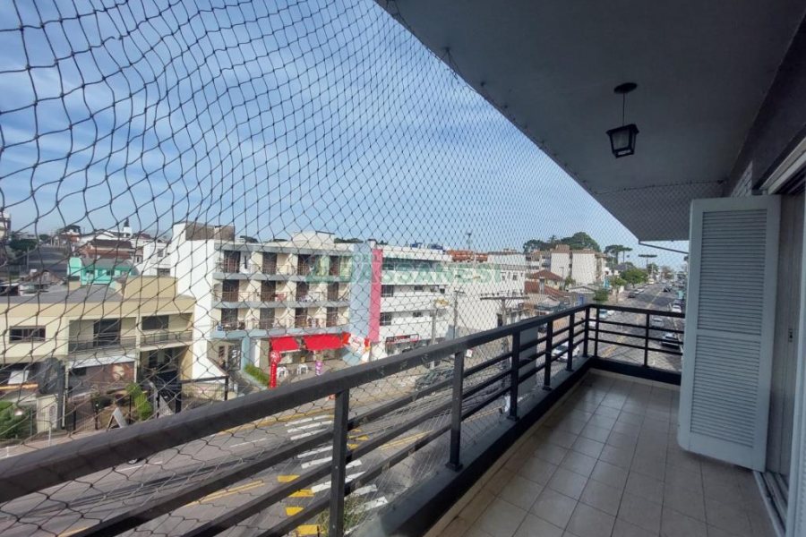 Apto Mobiliado com 90m², 2 dormitórios, 1 vaga, no bairro Sagrada Família em Caxias do Sul para Alugar