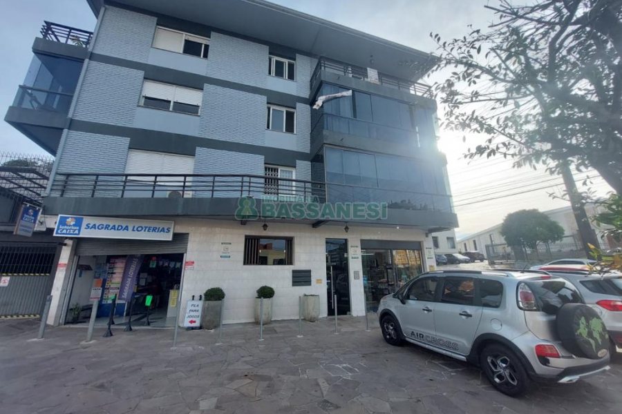 Apto Mobiliado com 90m², 2 dormitórios, 1 vaga, no bairro Sagrada Família em Caxias do Sul para Alugar