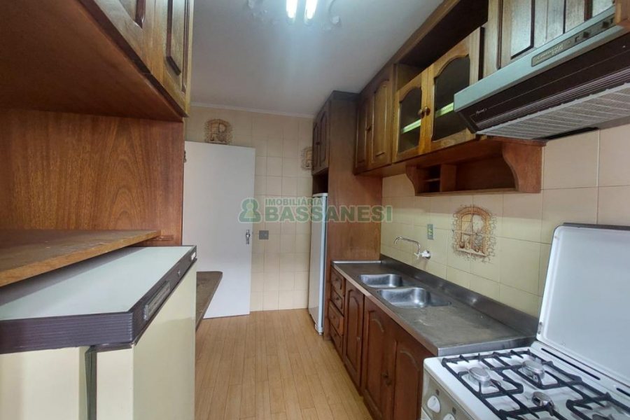 Apto Mobiliado com 90m², 2 dormitórios, 1 vaga, no bairro Sagrada Família em Caxias do Sul para Alugar