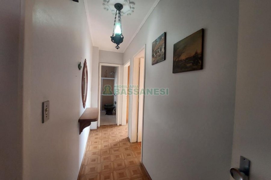 Apto Mobiliado com 90m², 2 dormitórios, 1 vaga, no bairro Sagrada Família em Caxias do Sul para Alugar