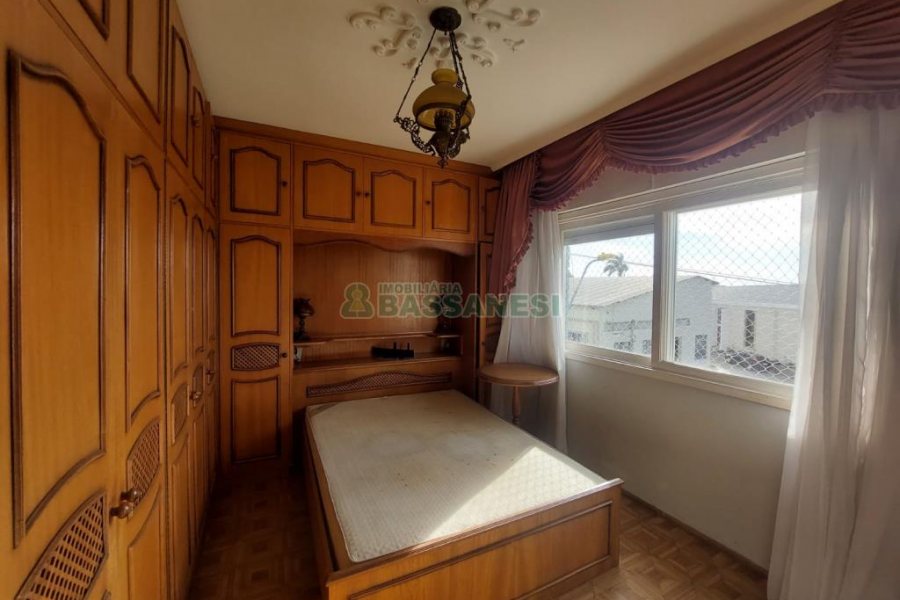 Apto Mobiliado com 90m², 2 dormitórios, 1 vaga, no bairro Sagrada Família em Caxias do Sul para Alugar