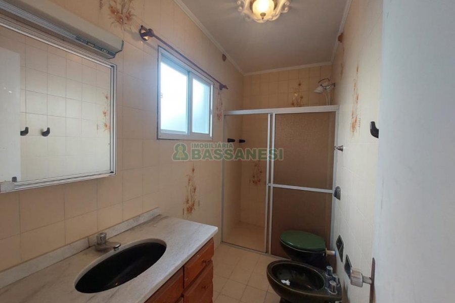 Apto Mobiliado com 90m², 2 dormitórios, 1 vaga, no bairro Sagrada Família em Caxias do Sul para Alugar