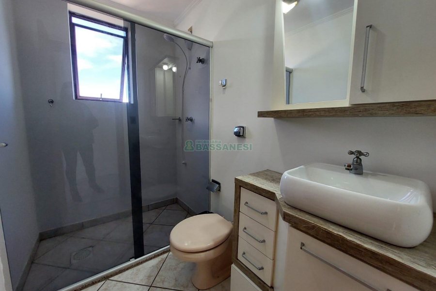 Apto Mobiliado com 50m², 1 dormitório, 1 vaga, no bairro Centro em Caxias do Sul para Alugar