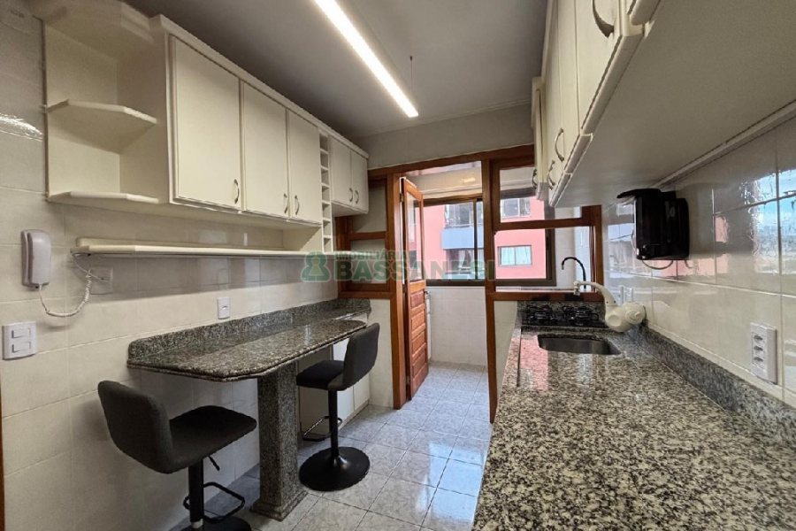 Apartamento com 68m², 2 dormitórios, 1 vaga, no bairro Marechal Floriano em Caxias do Sul para Alugar