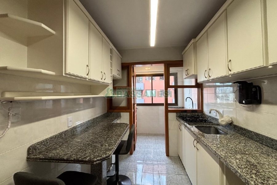 Apartamento com 68m², 2 dormitórios, 1 vaga, no bairro Marechal Floriano em Caxias do Sul para Alugar