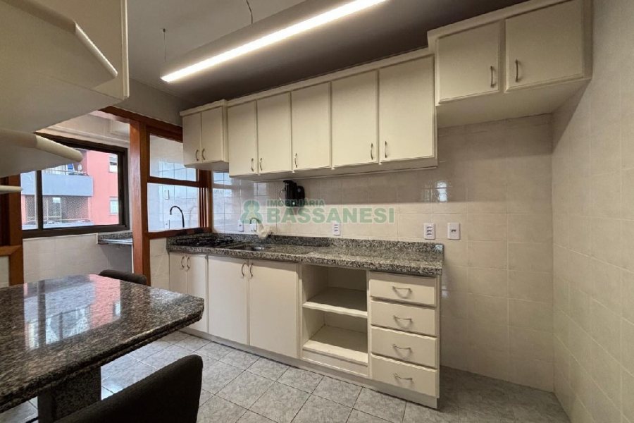 Apartamento com 68m², 2 dormitórios, 1 vaga, no bairro Marechal Floriano em Caxias do Sul para Alugar