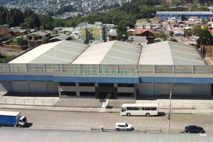 Pavilhão com 2206m², no bairro Presidente Vargas em Caxias do Sul para Alugar