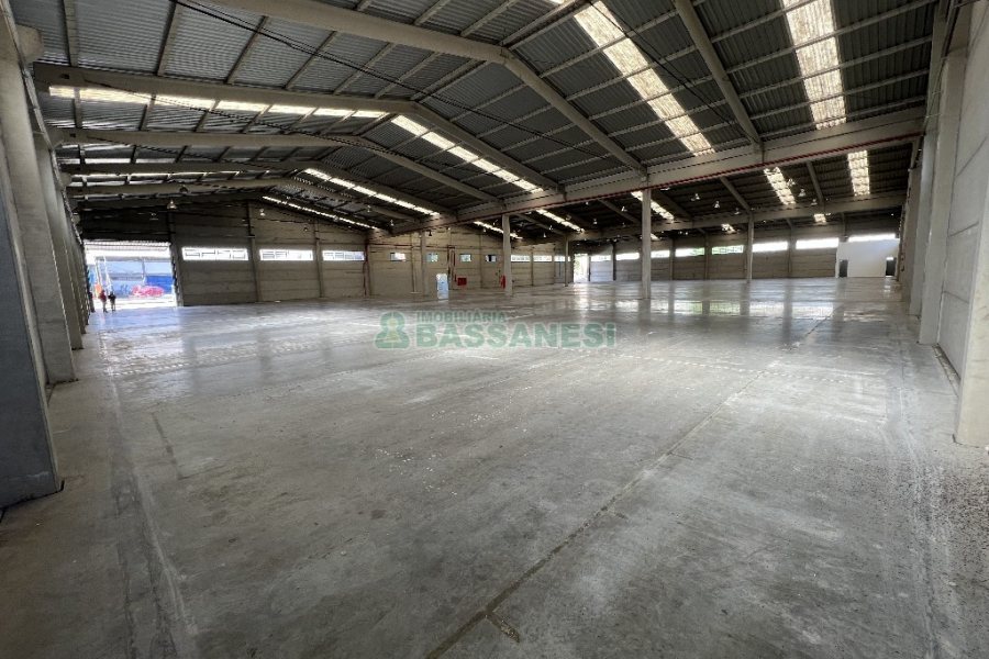 Pavilhão com 2206m², no bairro Presidente Vargas em Caxias do Sul para Alugar