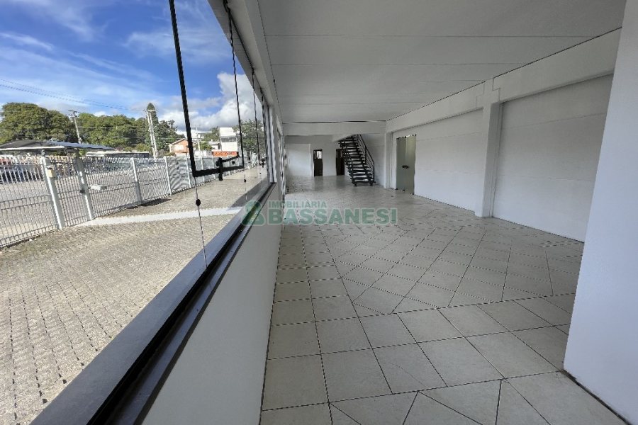 Pavilhão com 2206m², no bairro Presidente Vargas em Caxias do Sul para Alugar