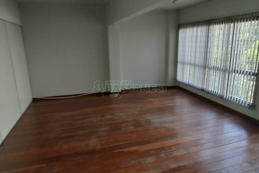 Loja com 196m², no bairro São Pelegrino em Caxias do Sul para Comprar