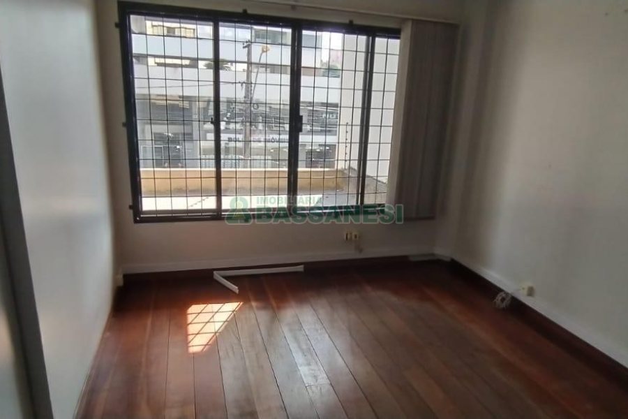 Loja com 196m², no bairro São Pelegrino em Caxias do Sul para Comprar