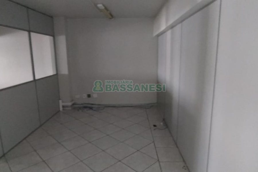 Loja com 196m², no bairro São Pelegrino em Caxias do Sul para Comprar