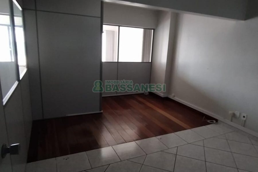 Loja com 196m², no bairro São Pelegrino em Caxias do Sul para Comprar