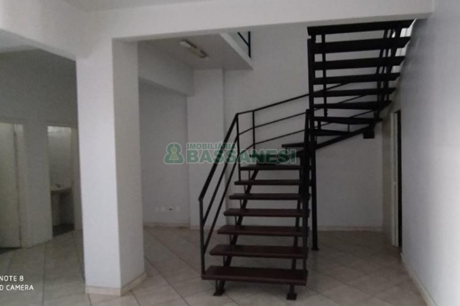 Loja com 196m², no bairro São Pelegrino em Caxias do Sul para Comprar