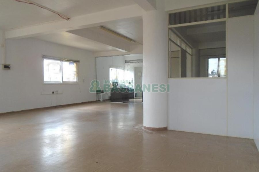 Sala com 100m², no bairro Sanvitto em Caxias do Sul para Alugar