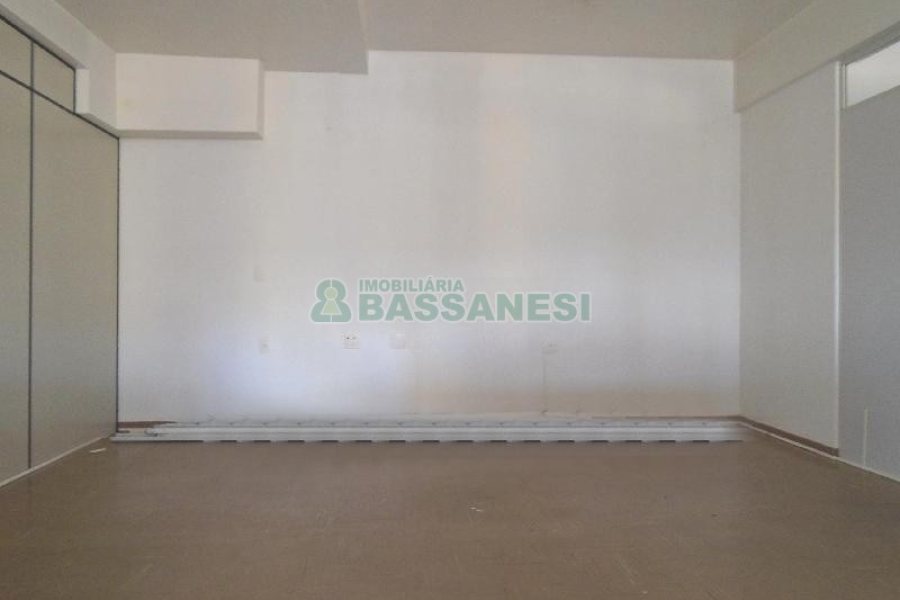 Sala com 100m², no bairro Sanvitto em Caxias do Sul para Alugar