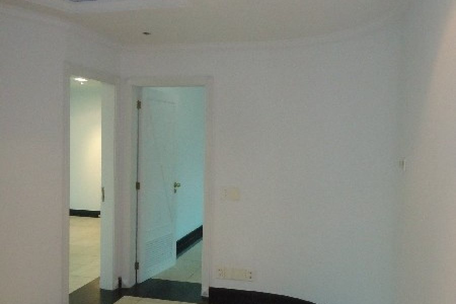 Sala com 101m², 2 vagas, no bairro Centro em Caxias do Sul para Comprar