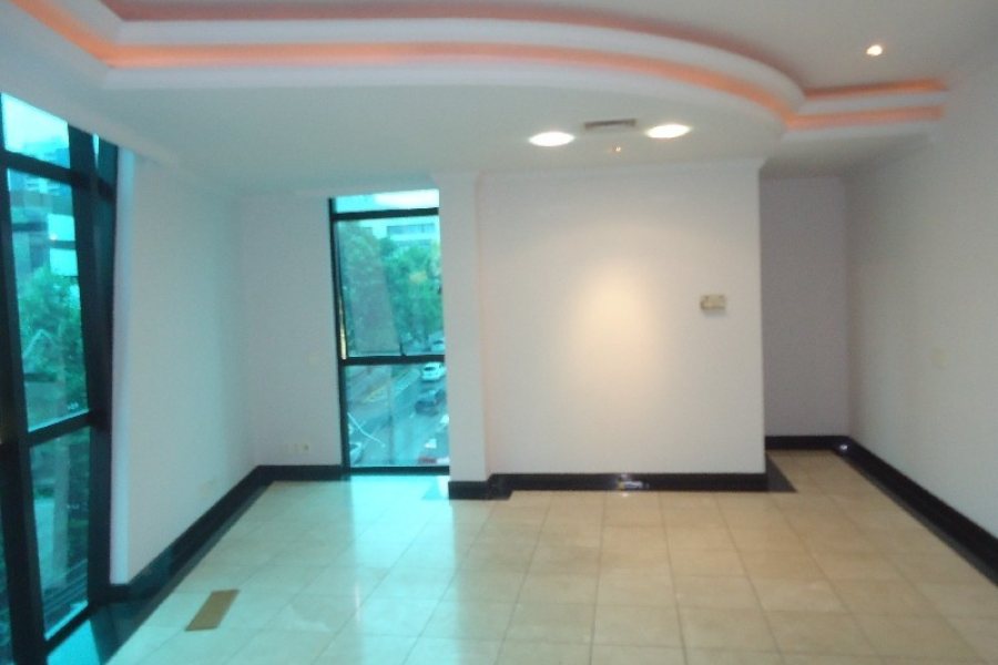 Sala com 101m², 2 vagas, no bairro Centro em Caxias do Sul para Comprar