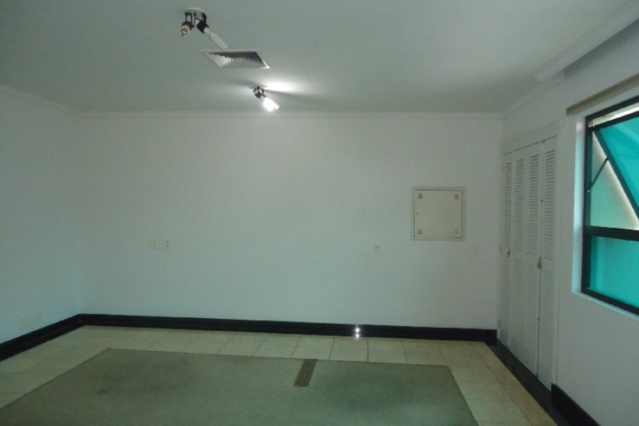 Sala com 101m², 2 vagas, no bairro Centro em Caxias do Sul para Comprar