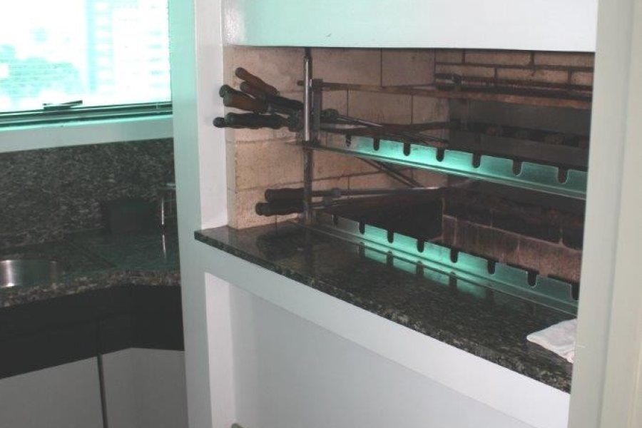 Sala com 101m², 2 vagas, no bairro Centro em Caxias do Sul para Comprar