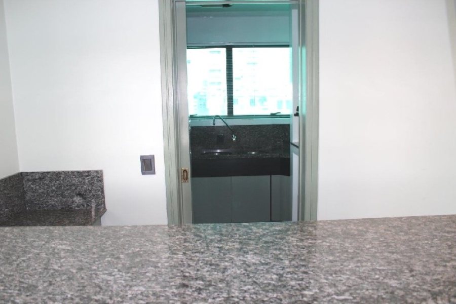 Sala com 101m², 2 vagas, no bairro Centro em Caxias do Sul para Comprar