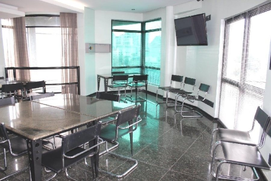 Sala com 101m², 2 vagas, no bairro Centro em Caxias do Sul para Comprar