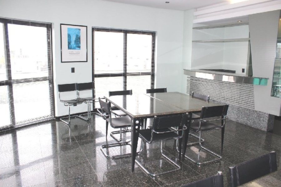 Sala com 101m², 2 vagas, no bairro Centro em Caxias do Sul para Comprar