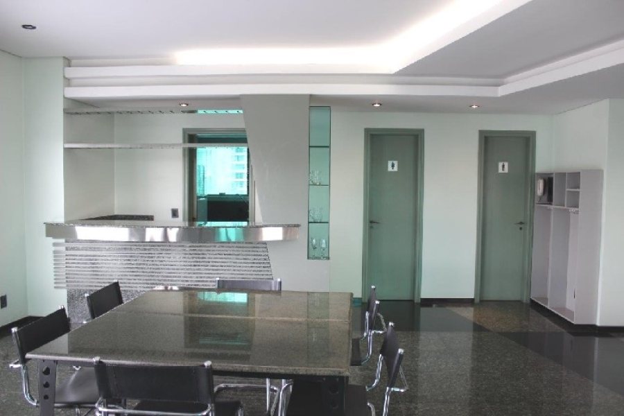 Sala com 101m², 2 vagas, no bairro Centro em Caxias do Sul para Comprar
