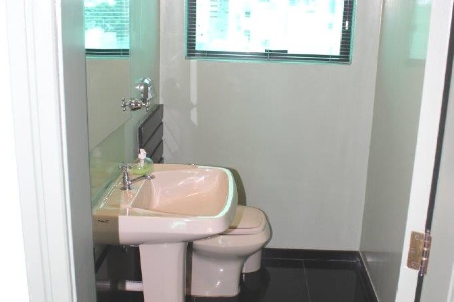 Sala com 101m², 2 vagas, no bairro Centro em Caxias do Sul para Comprar