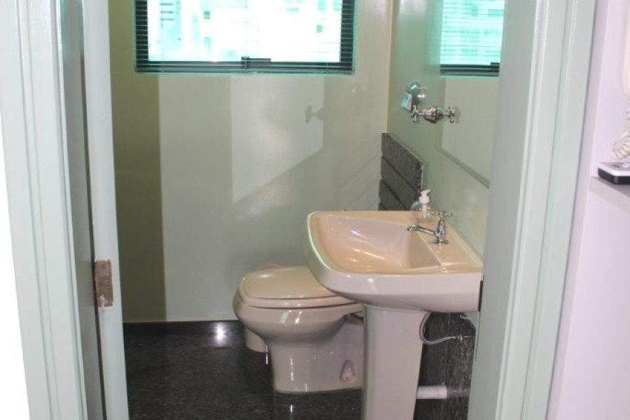 Sala com 101m², 2 vagas, no bairro Centro em Caxias do Sul para Comprar