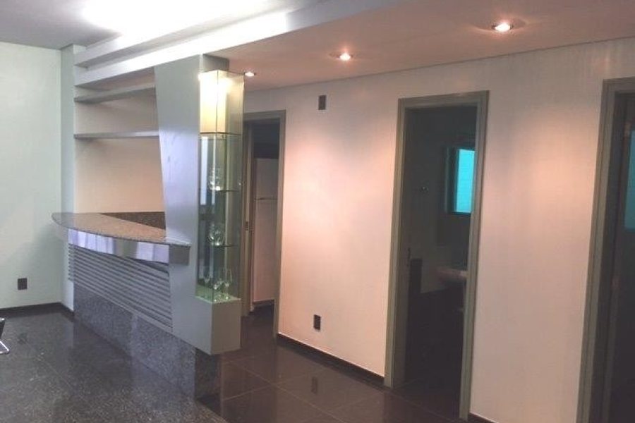 Sala com 101m², 2 vagas, no bairro Centro em Caxias do Sul para Comprar