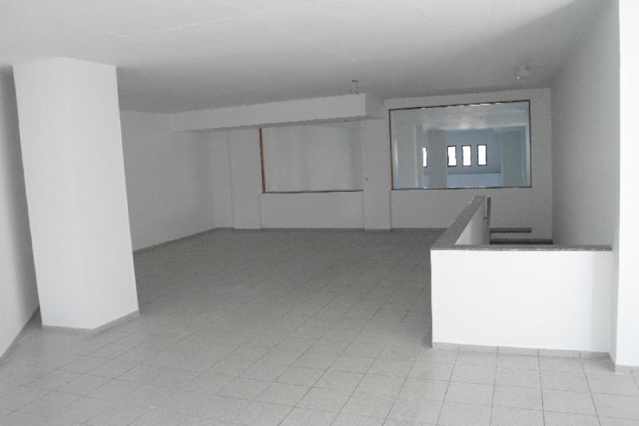 Loja com 450m², 2 vagas, no bairro Centro em Caxias do Sul para Comprar