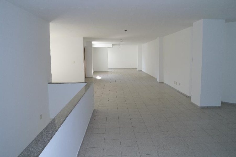 Loja com 450m², 2 vagas, no bairro Centro em Caxias do Sul para Comprar
