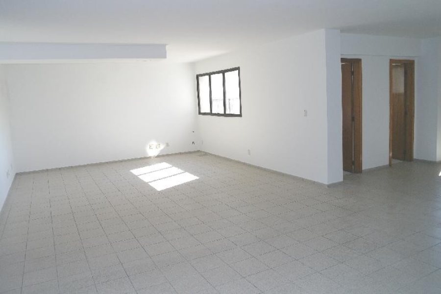 Loja com 450m², 2 vagas, no bairro Centro em Caxias do Sul para Comprar