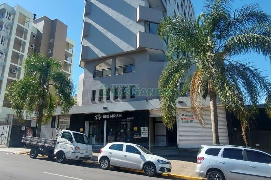 Loja com 500m², 2 vagas, no bairro Centro em Caxias do Sul para Alugar