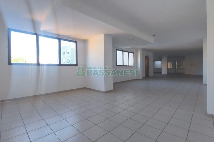 Loja com 500m², 2 vagas, no bairro Centro em Caxias do Sul para Alugar