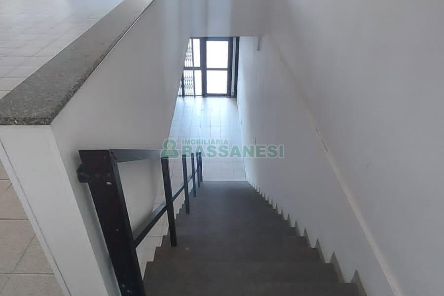 Loja com 500m², 2 vagas, no bairro Centro em Caxias do Sul para Alugar