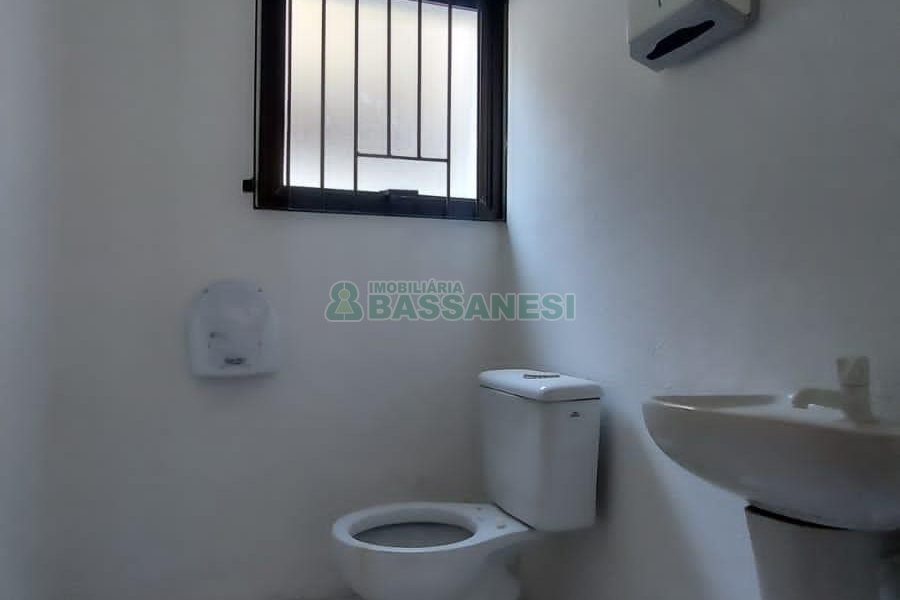 Loja com 500m², 2 vagas, no bairro Centro em Caxias do Sul para Alugar