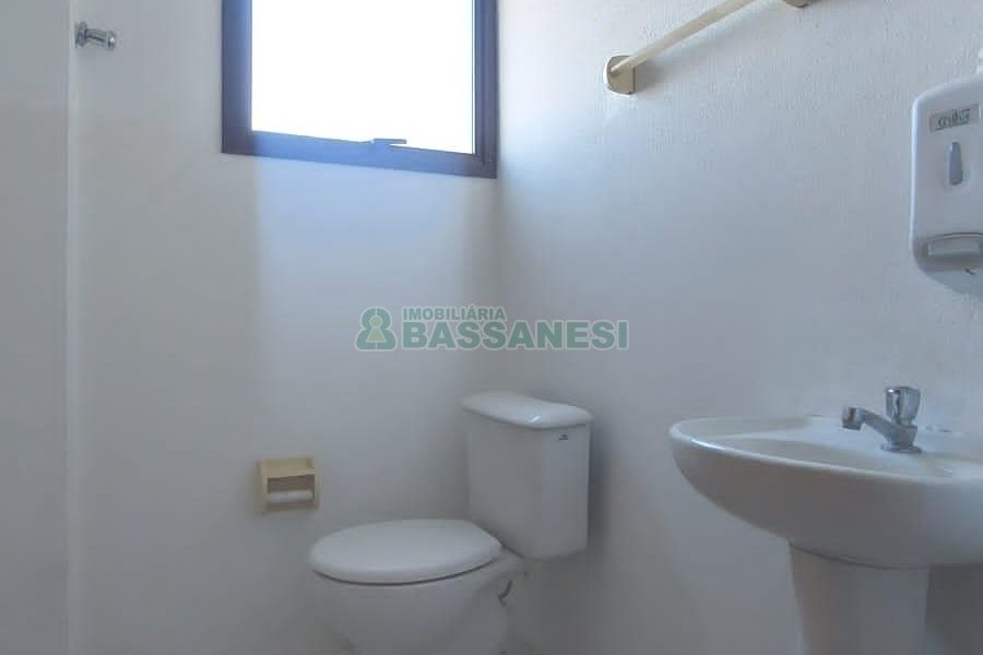 Loja com 500m², 2 vagas, no bairro Centro em Caxias do Sul para Alugar