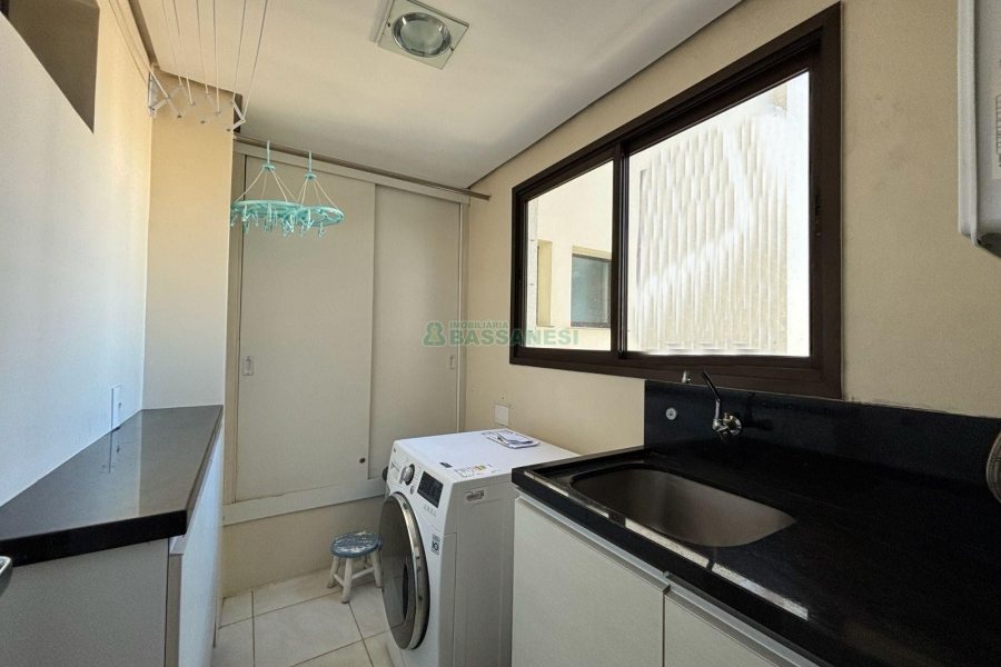 Apto Mobiliado com 110m², 3 dormitórios, 2 vagas, no bairro Pio X em Caxias do Sul para Alugar