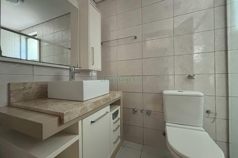 Apto Mobiliado com 110m², 3 dormitórios, 2 vagas, no bairro Pio X em Caxias do Sul para Alugar